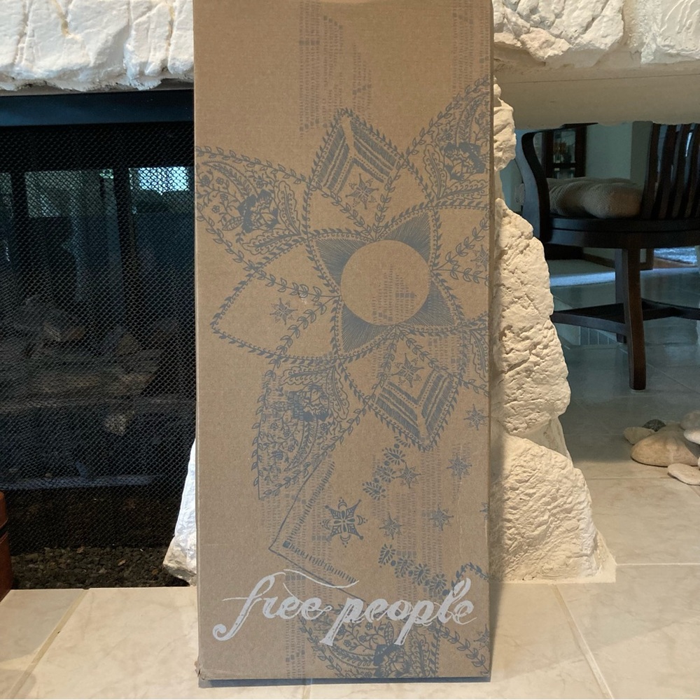 NWT and box Free People brand triple crown over the knee suede boots- size 8 - Picture 16 of 16